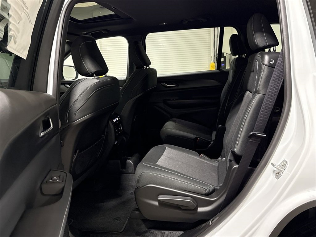 New 2025 Jeep Grand Cherokee L Laredo w/ Luxury Tech Group I image 23