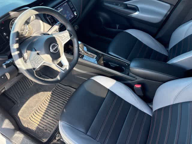 Used 2023 Nissan Kicks SR w/ SR Premium Package FWD image 9