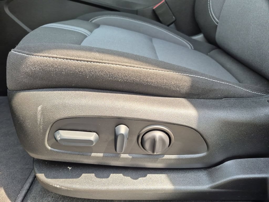 Used 2025 Chevrolet Blazer LT AWD/4WD image 14