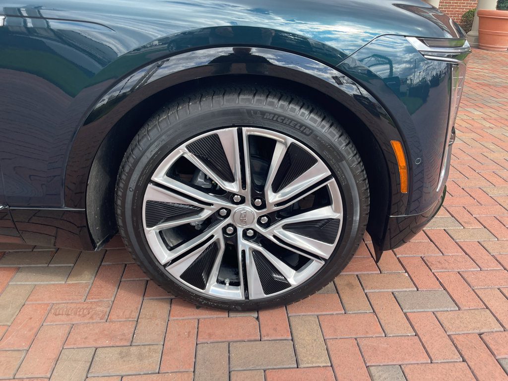 Used 2025 Cadillac Lyriq Luxury w/ LPO, Floor Liner Package AWD/4WD image 12