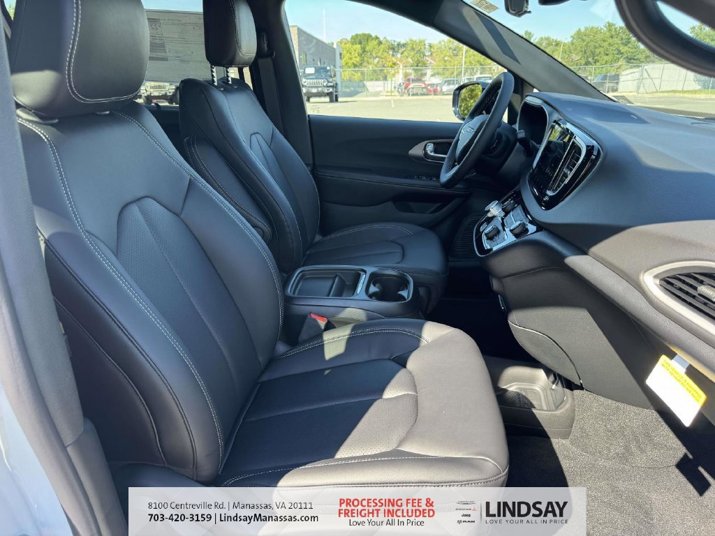 New 2027 Chrysler Pacifica LX FWD image 12