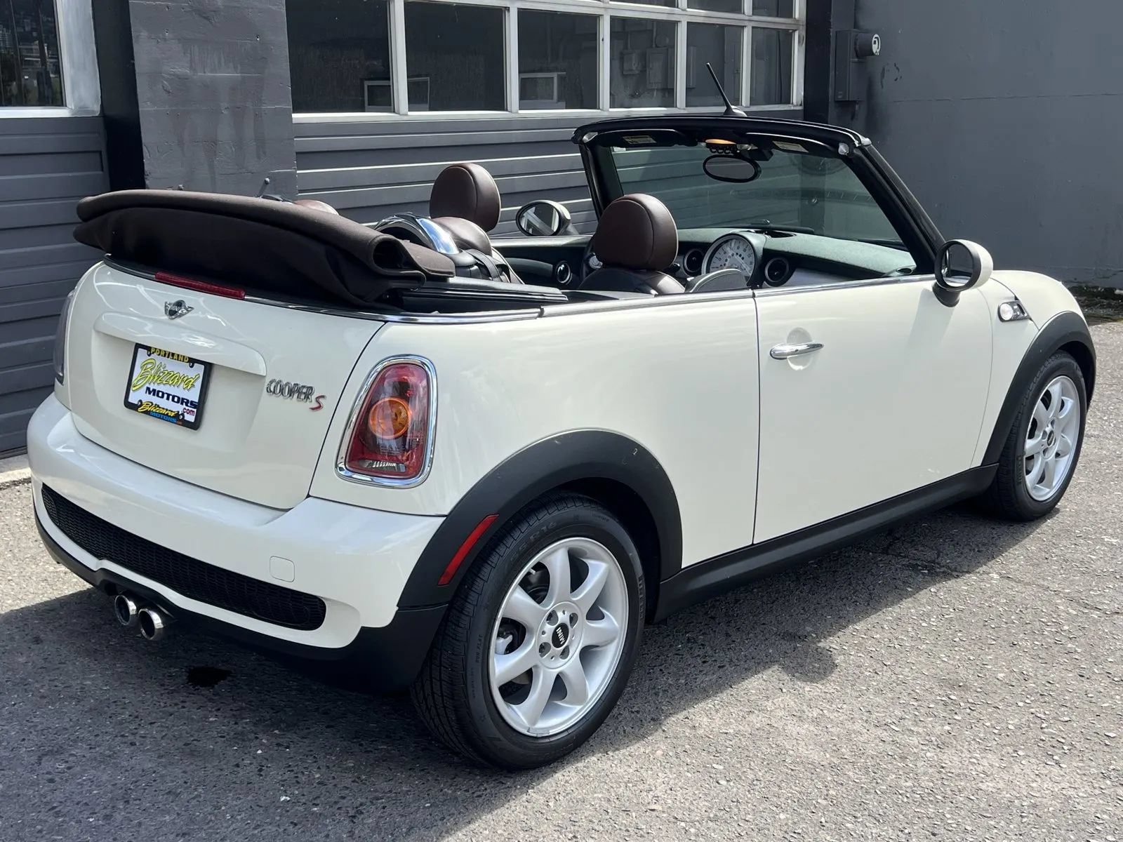 Used 2009 MINI Cooper S w/ Convenience Pkg FWD image 6