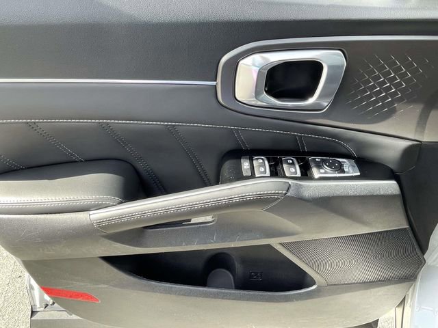 Used 2023 Kia Sorento SX image 17