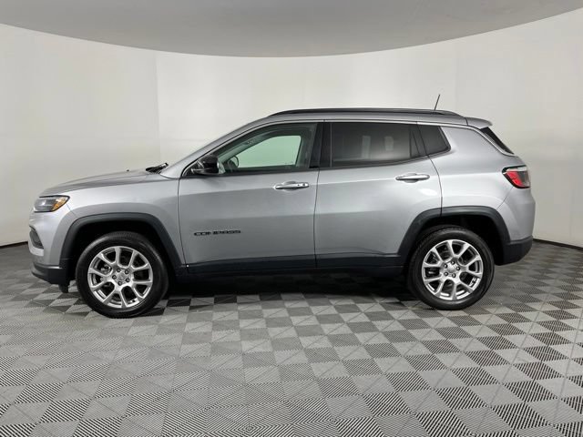 Used 2022 Jeep Compass Latitude AWD/4WD image 7
