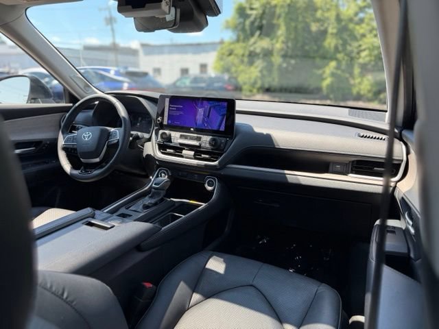 Used 2024 Toyota Grand Highlander AWD Hybrid image 19