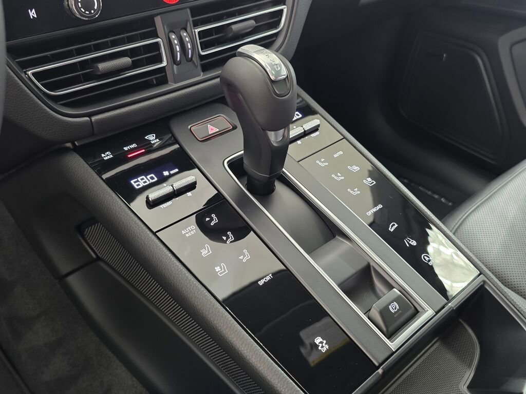 New 2026 Porsche Macan image 17