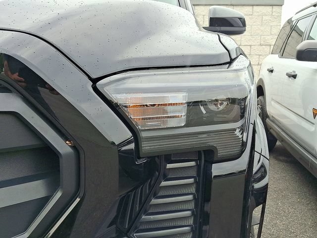 Used 2025 Toyota Tacoma SR5 AWD/4WD image 8