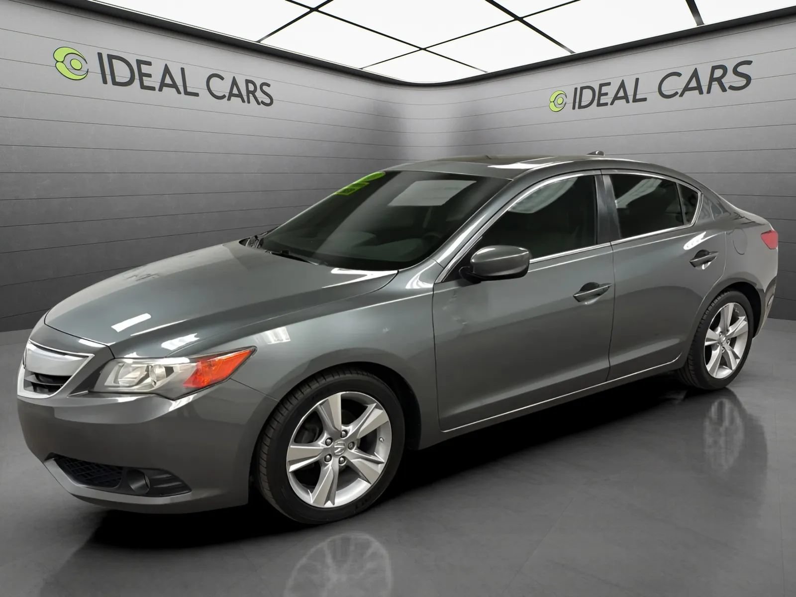 Used 2013 Acura ILX w/ Premium Package FWD image 1