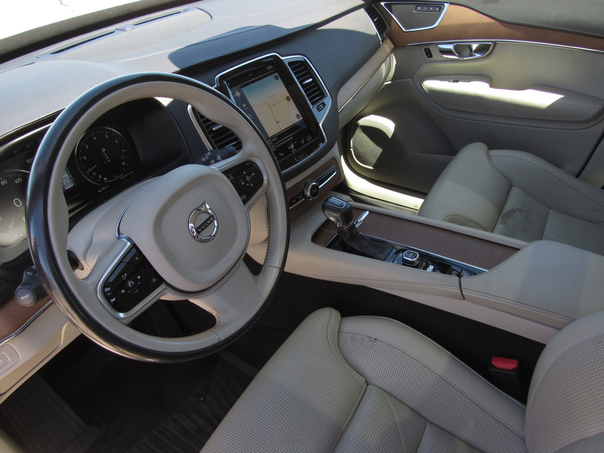 Used 2016 Volvo XC90 T6 Inscription w/ Vision Package AWD/4WD image 16