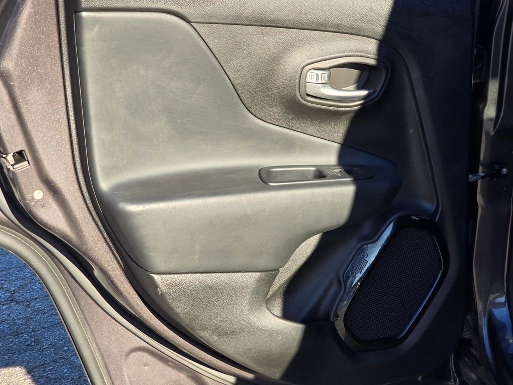 Used 2016 Jeep Renegade Latitude image 47