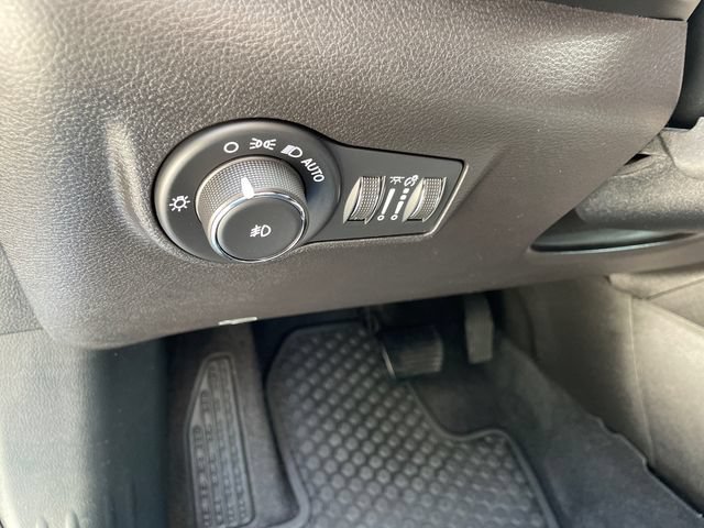 Used 2017 Chrysler Pacifica Touring-L FWD image 27
