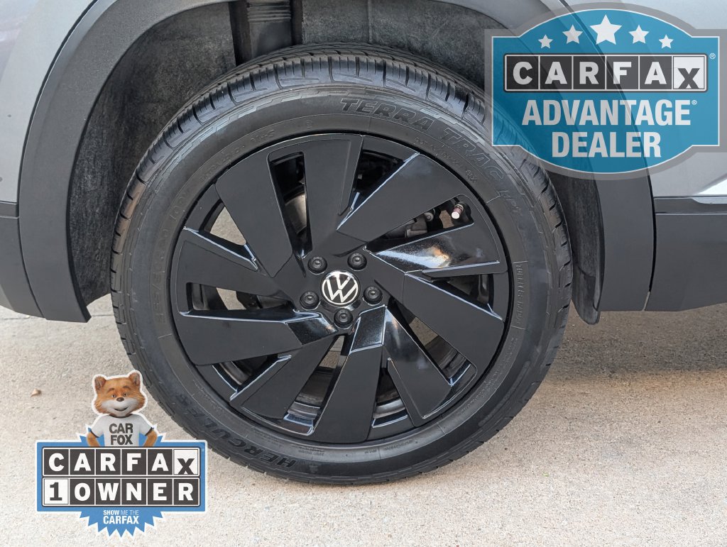 Used 2024 Volkswagen Atlas Cross Sport SE w/ Panoramic Sunroof Package FWD image 4