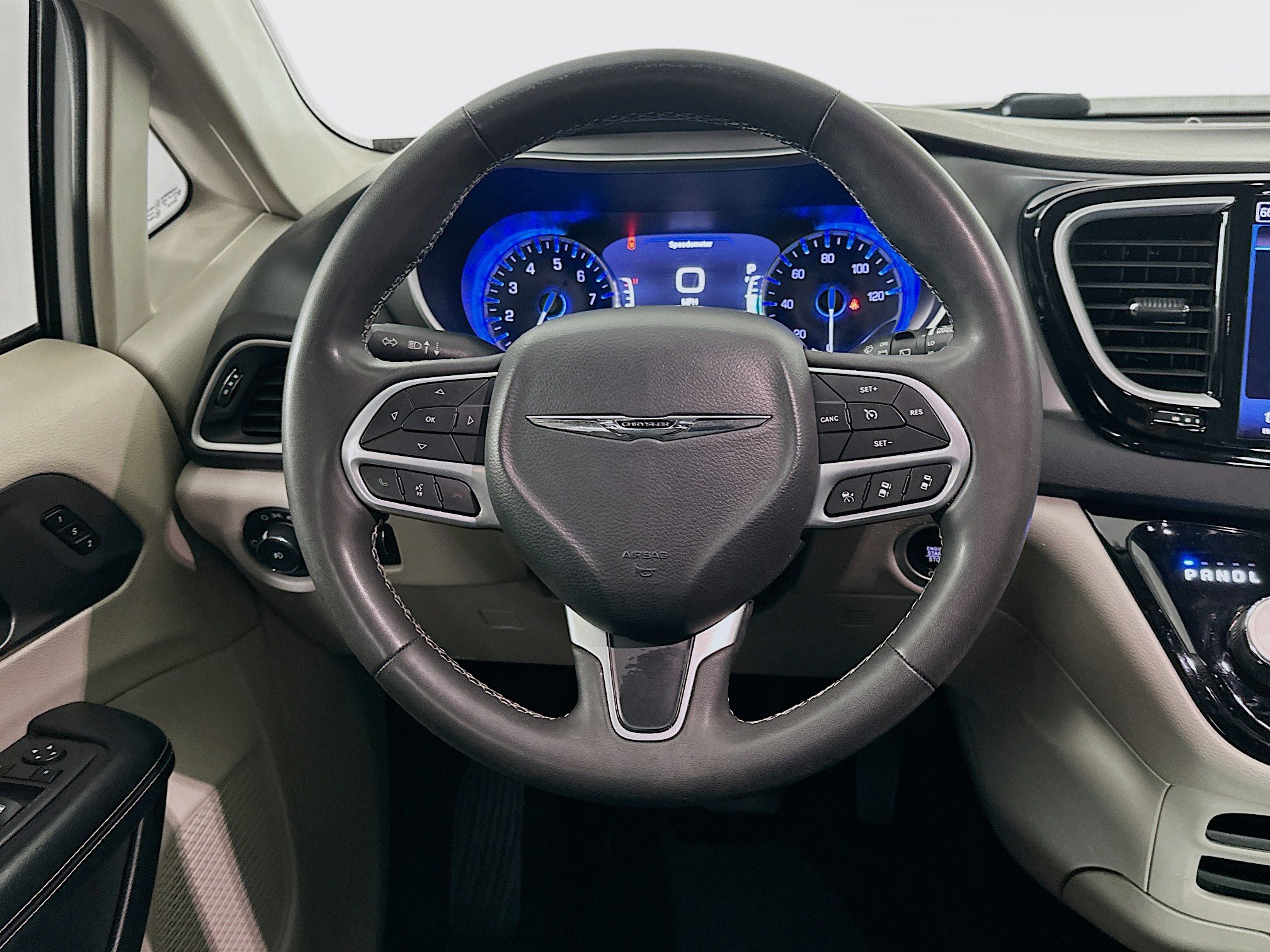 Used 2022 Chrysler Pacifica Touring-L image 18