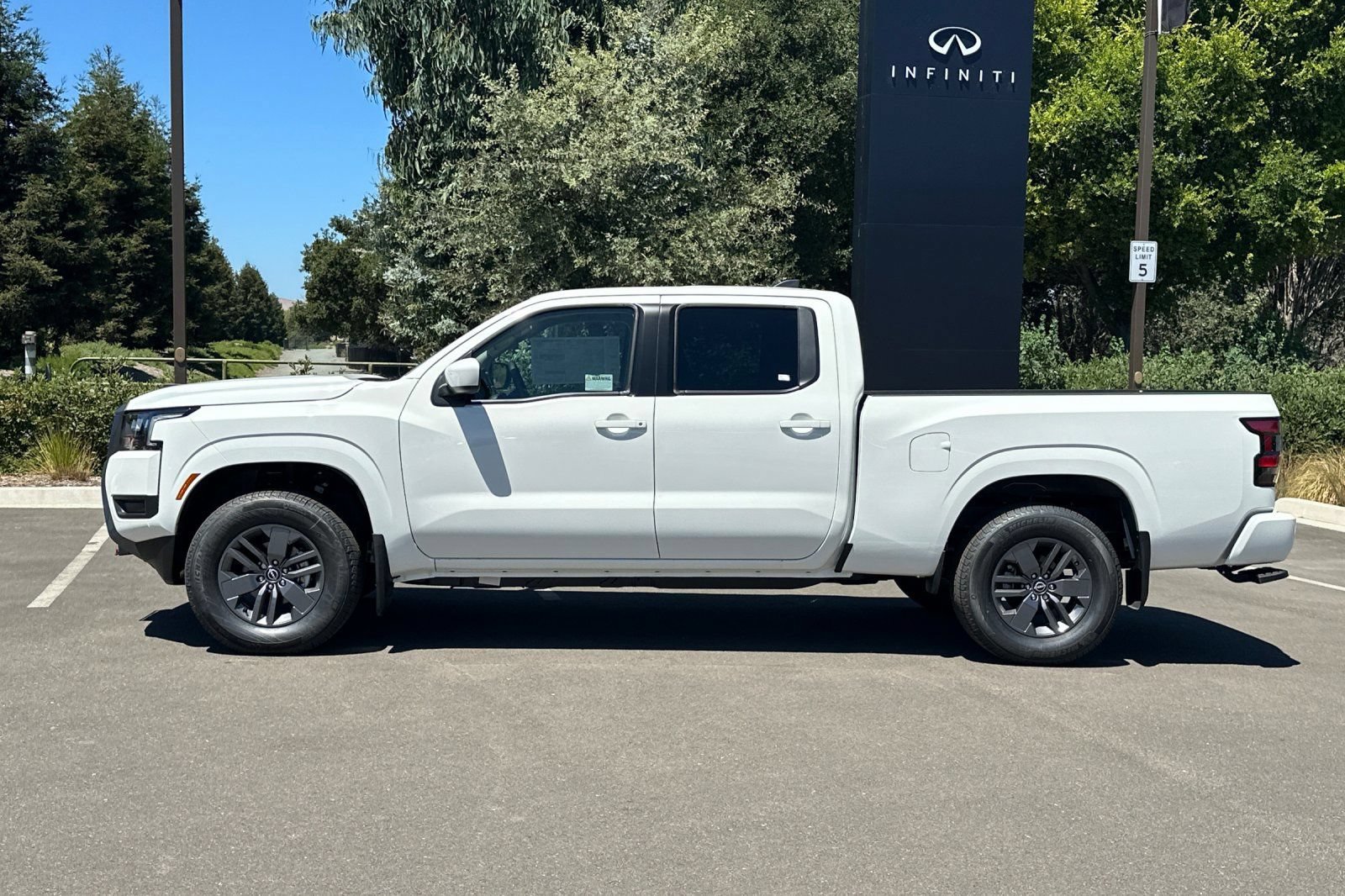 New 2026 Nissan Frontier SV w/ Tow Package AWD/4WD image 7
