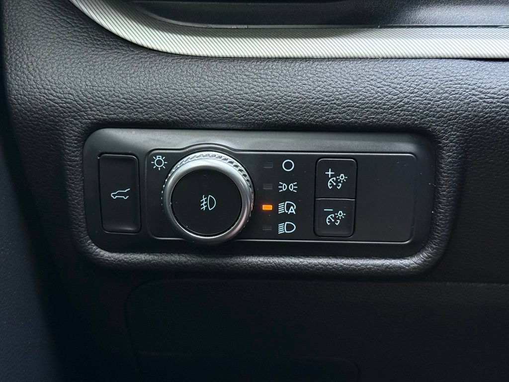 Used 2022 Ford Explorer XLT w/ Equipment Group 202A RWD image 29