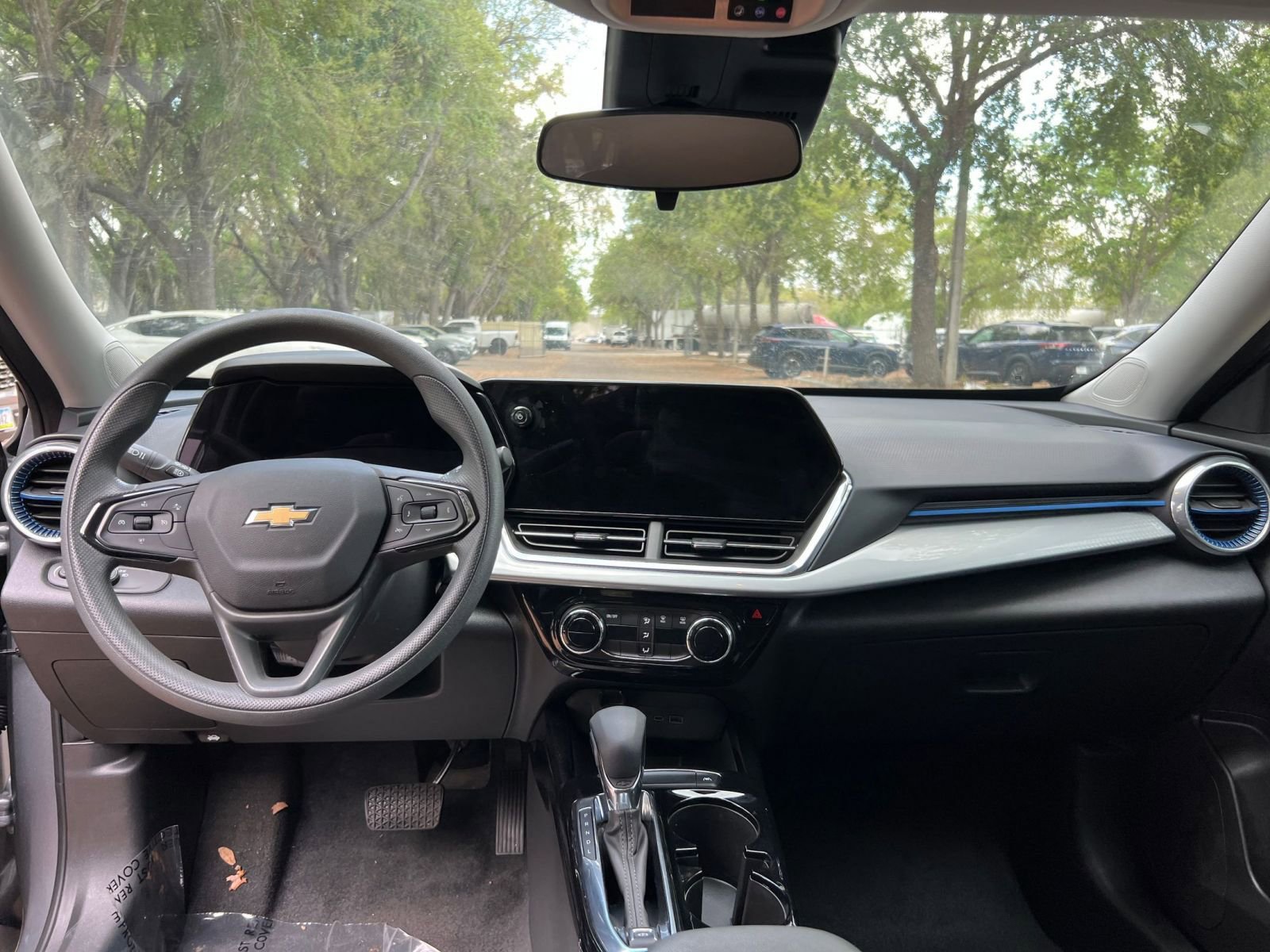 Used 2025 Chevrolet Trax LT w/ LT Convenience Package image 29