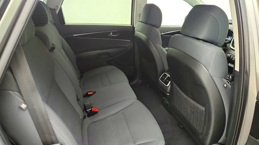 Used 2017 Kia Sorento FWD w/ LX Convenience Package image 23