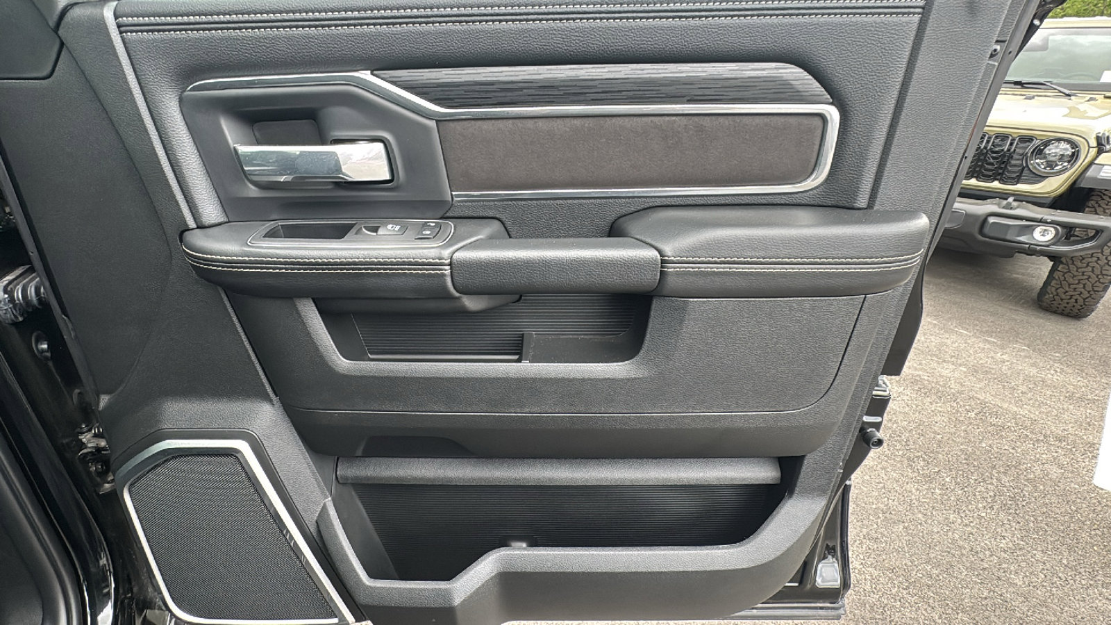 Certified 2024 RAM 2500 Laramie w/ Night Edition image 29