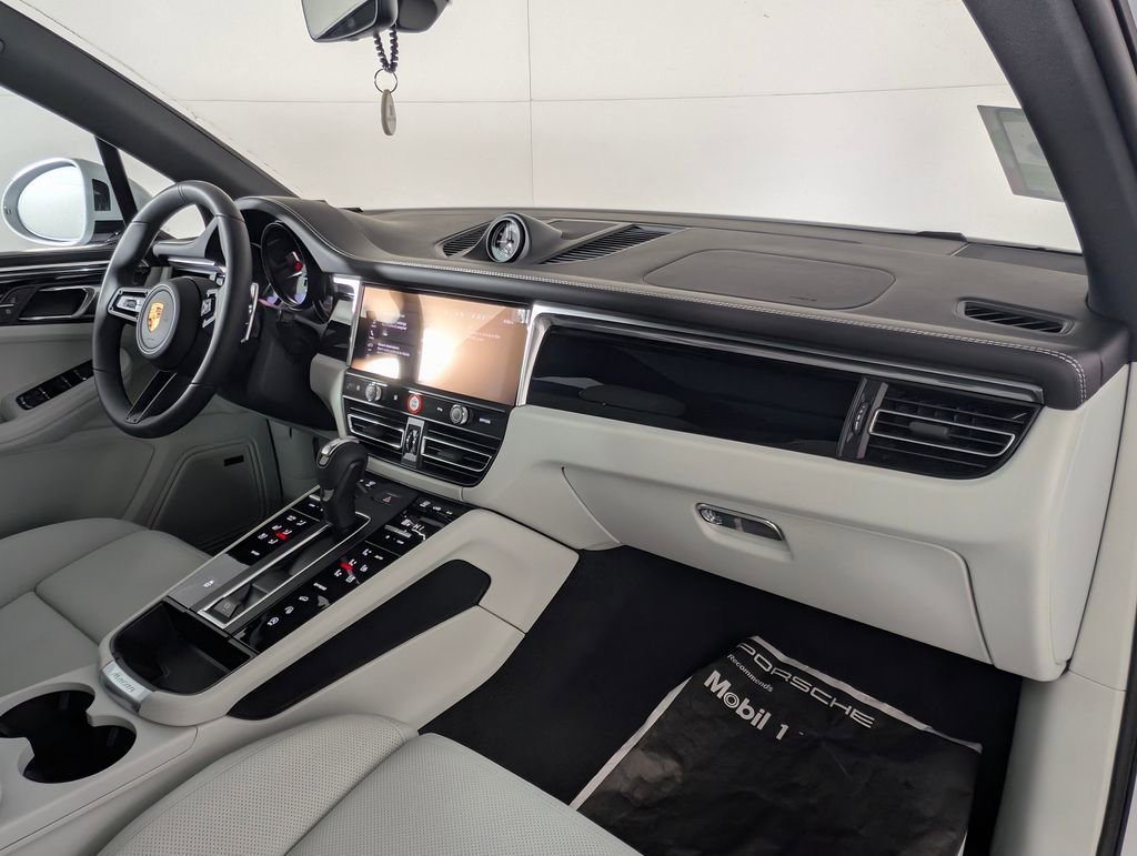 New 2026 Porsche Macan image 19