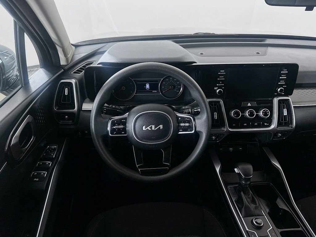 Certified 2023 Kia Sorento LX FWD image 4