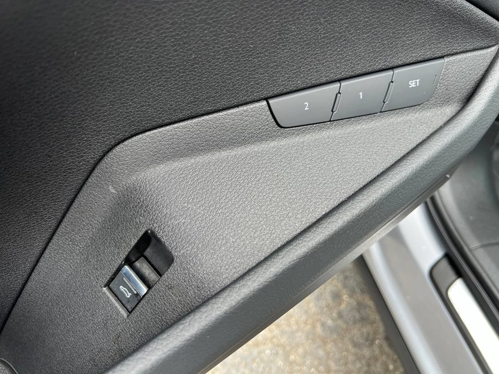 Used 2022 Audi e-tron Premium AWD/4WD image 40