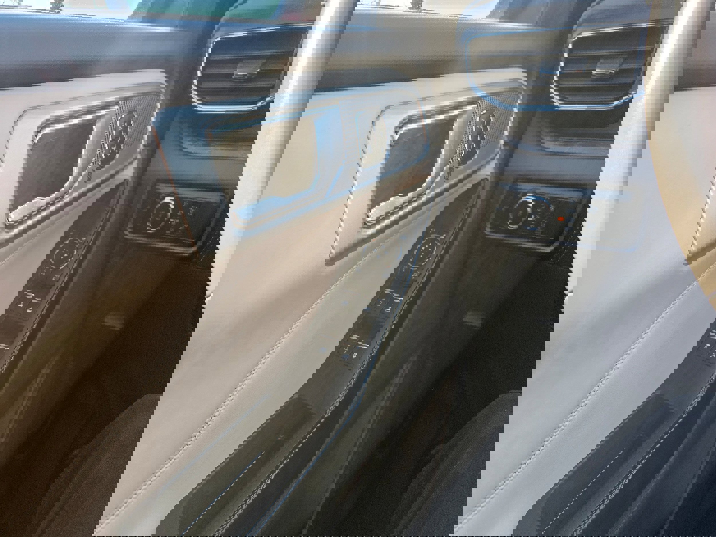 Certified 2023 Ford Explorer Platinum w/ Equipment Group 601A image 19