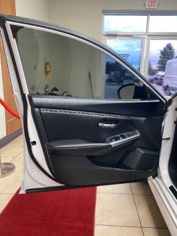 Used 2024 Nissan Sentra SR FWD image 5