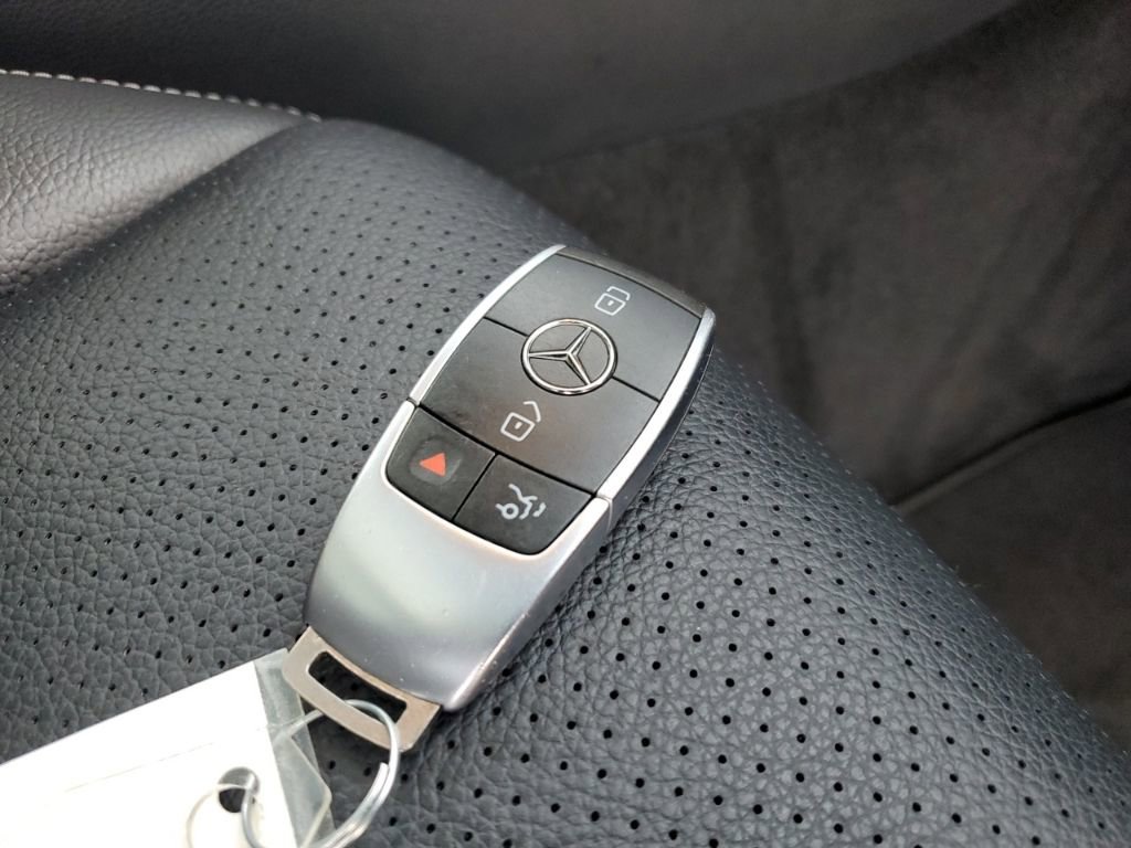 Used 2022 Mercedes-Benz GLC 300 4MATIC image 41