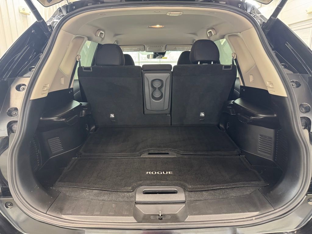 Used 2020 Nissan Rogue SV image 22