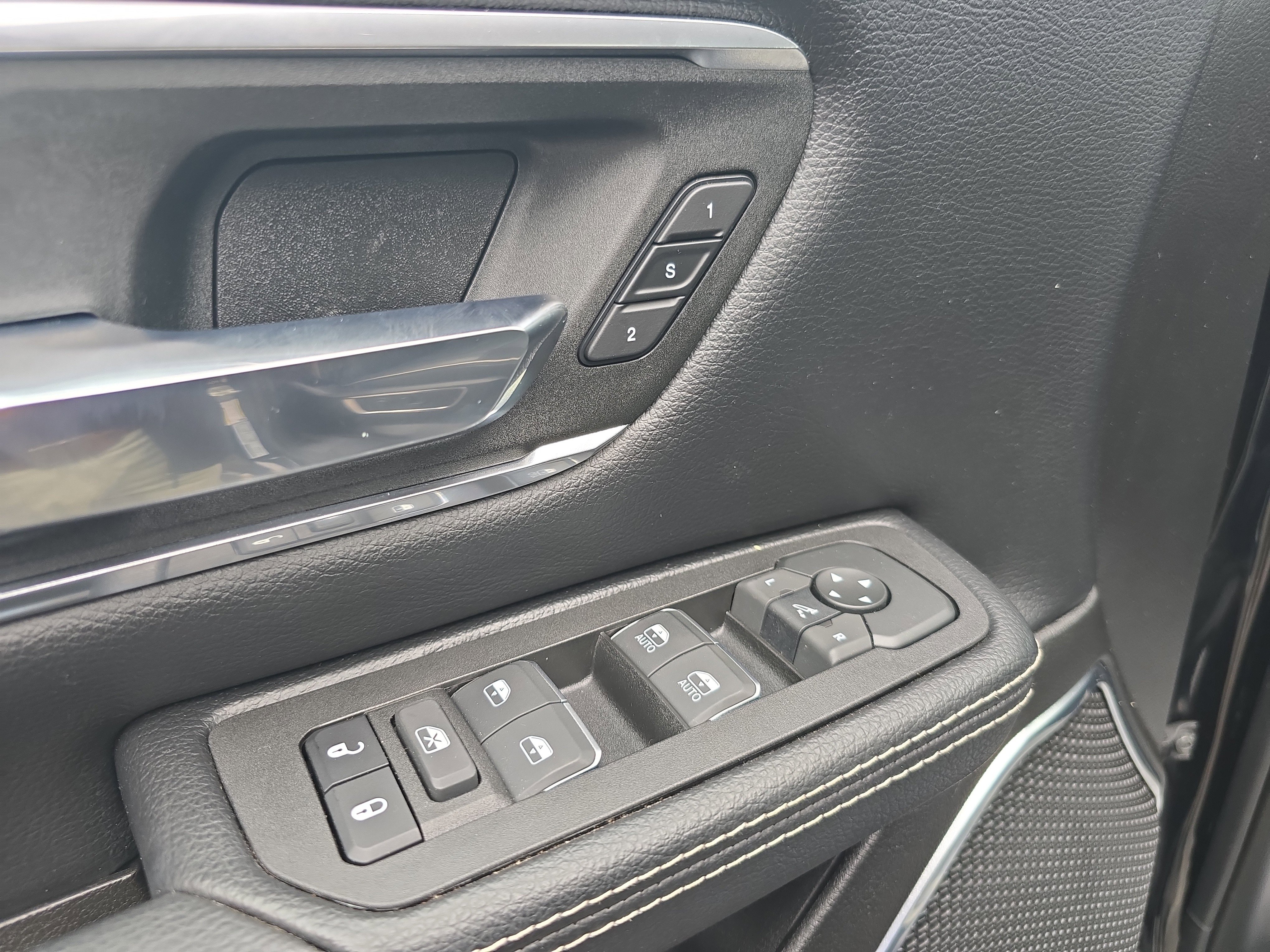 Used 2025 RAM 1500 Laramie image 18