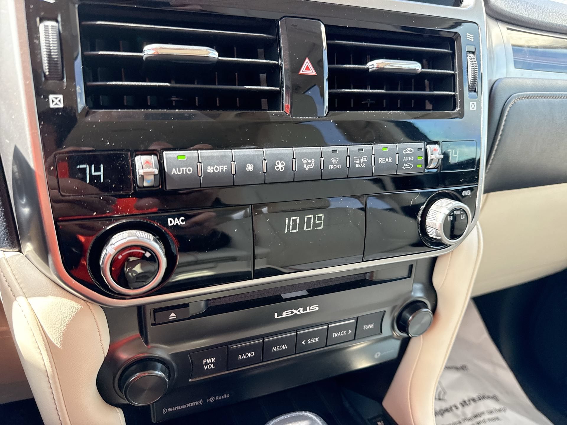 Used 2022 Lexus GX 460 Premium w/ Premium Package AWD/4WD image 17
