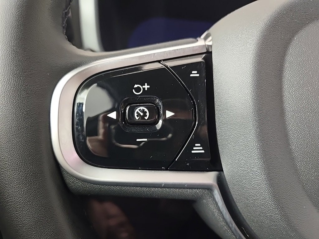 Certified 2025 Volvo V60 B5 Cross Country Plus image 23
