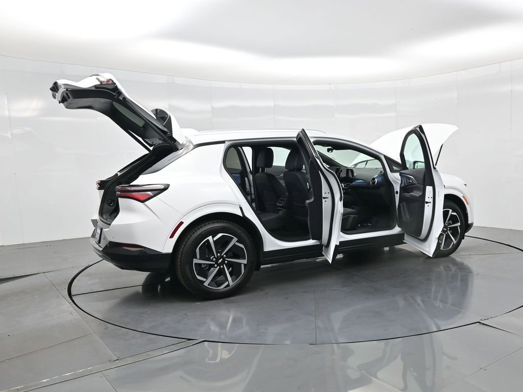 Used 2025 Chevrolet Equinox EV LT w/ Convenience Package image 36
