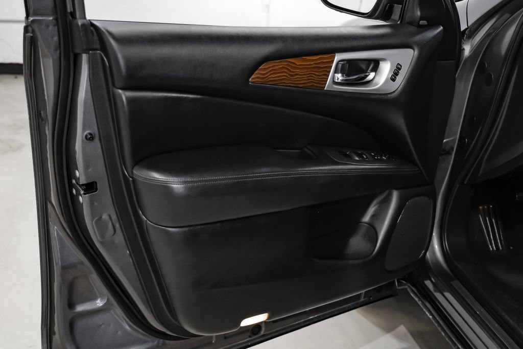Used 2020 Nissan Pathfinder Platinum FWD image 47