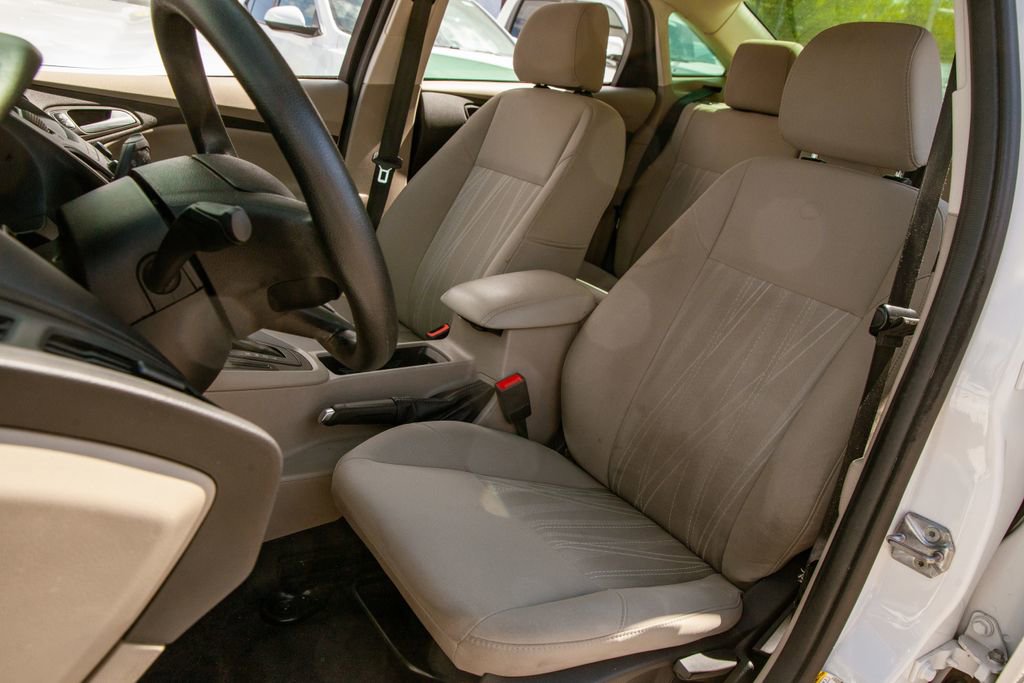 Used 2015 Ford Focus SE FWD image 14