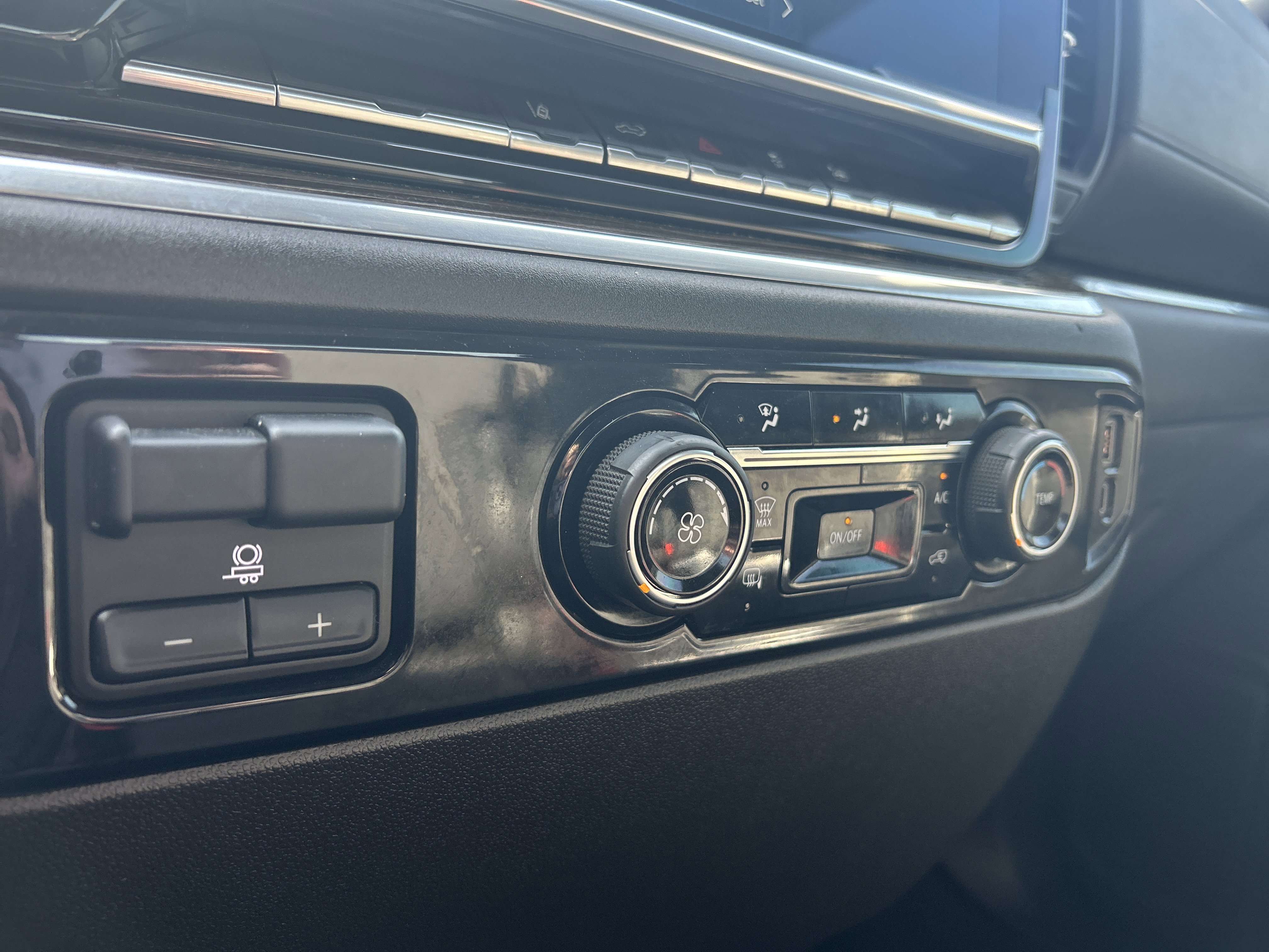 Used 2024 Chevrolet Silverado 3500 LT RWD image 25
