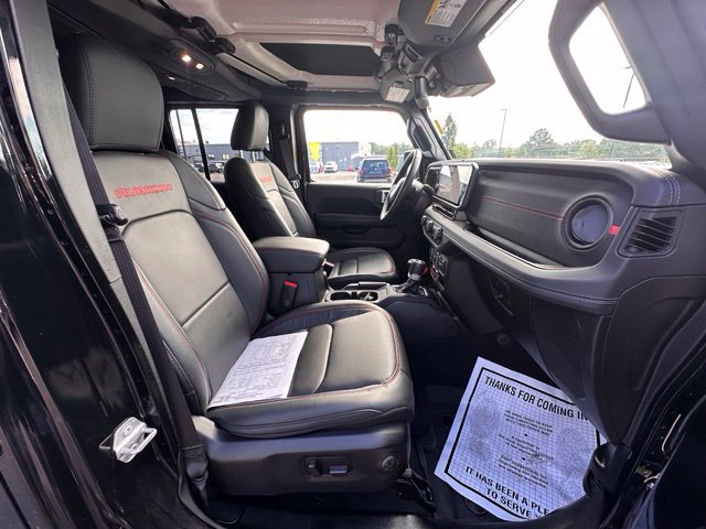 Used 2025 Jeep Wrangler Unlimited Rubicon AWD/4WD image 30