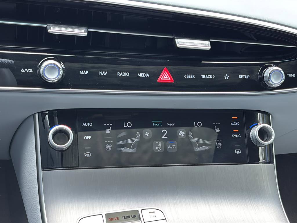 Certified 2026 Genesis GV70 2.5T Advanced AWD/4WD image 33