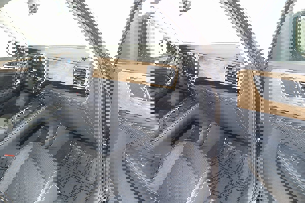 Used 2024 Volkswagen Atlas SE image 41