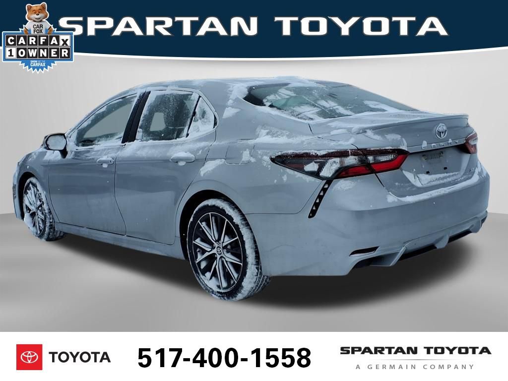 Used 2024 Toyota Camry SE image 9