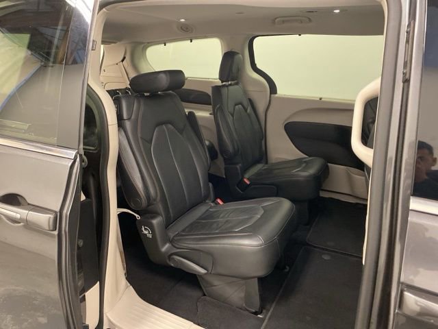Used 2020 Chrysler Pacifica Touring-L FWD image 26