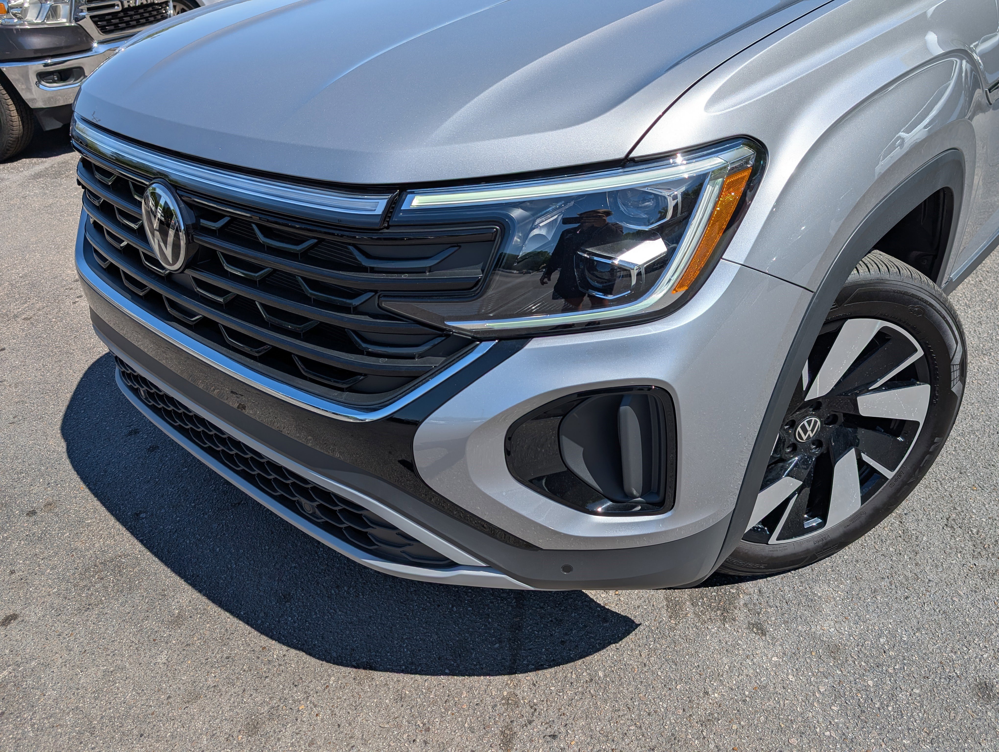 Used 2025 Volkswagen Atlas Cross Sport SEL image 13