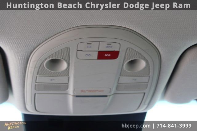 Used 2025 Genesis G70 2.5T image 17