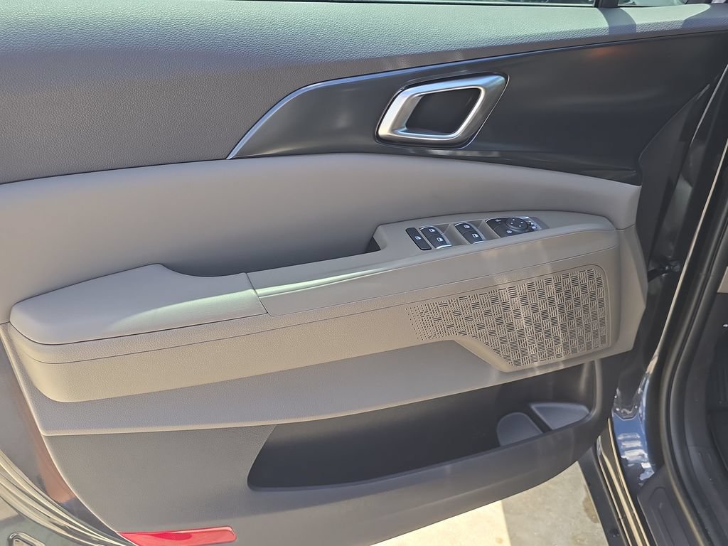 New 2027 Kia Carnival FWD image 17