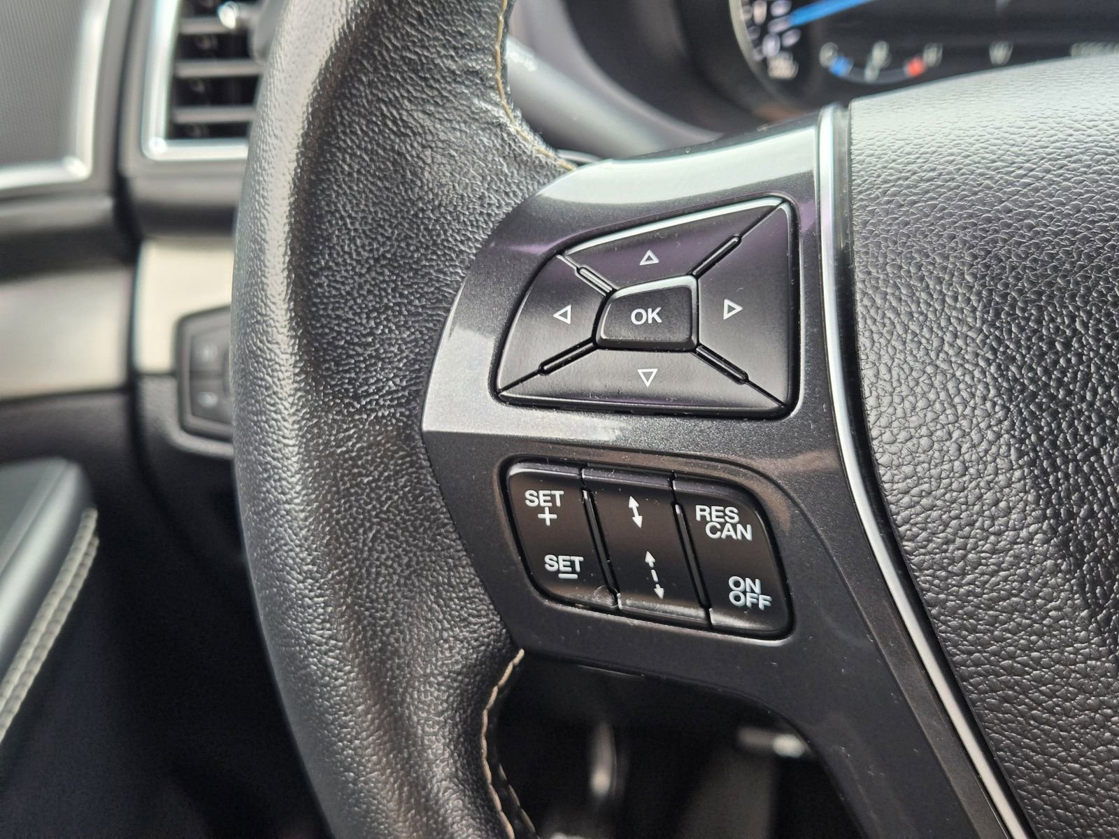 Used 2019 Ford Explorer Platinum AWD/4WD image 31