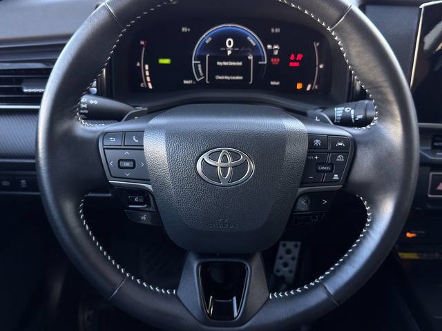 Used 2025 Toyota Camry SE FWD image 13
