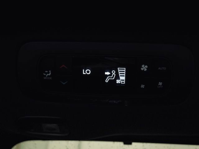 Used 2025 Chrysler Pacifica Limited FWD image 29