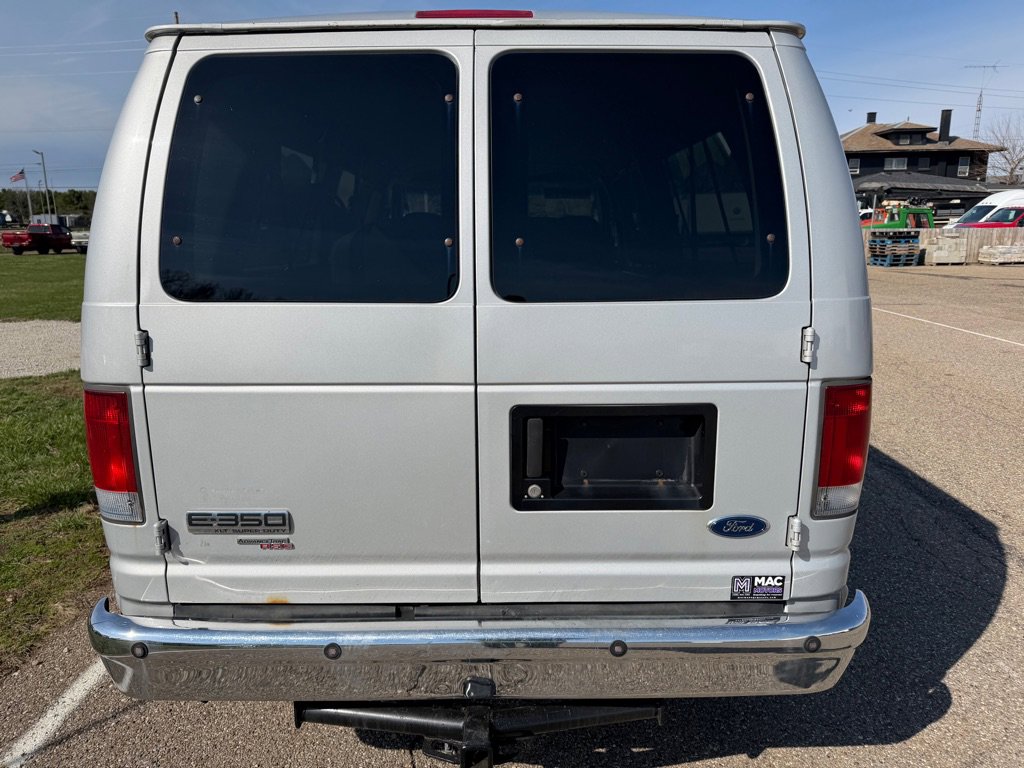 Used 2008 Ford E-350 and Econoline 350 Extended Wagon Super Duty image 15