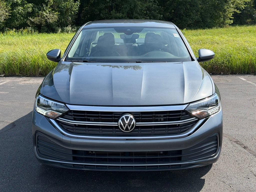 Used 2022 Volkswagen Jetta SE FWD image 3