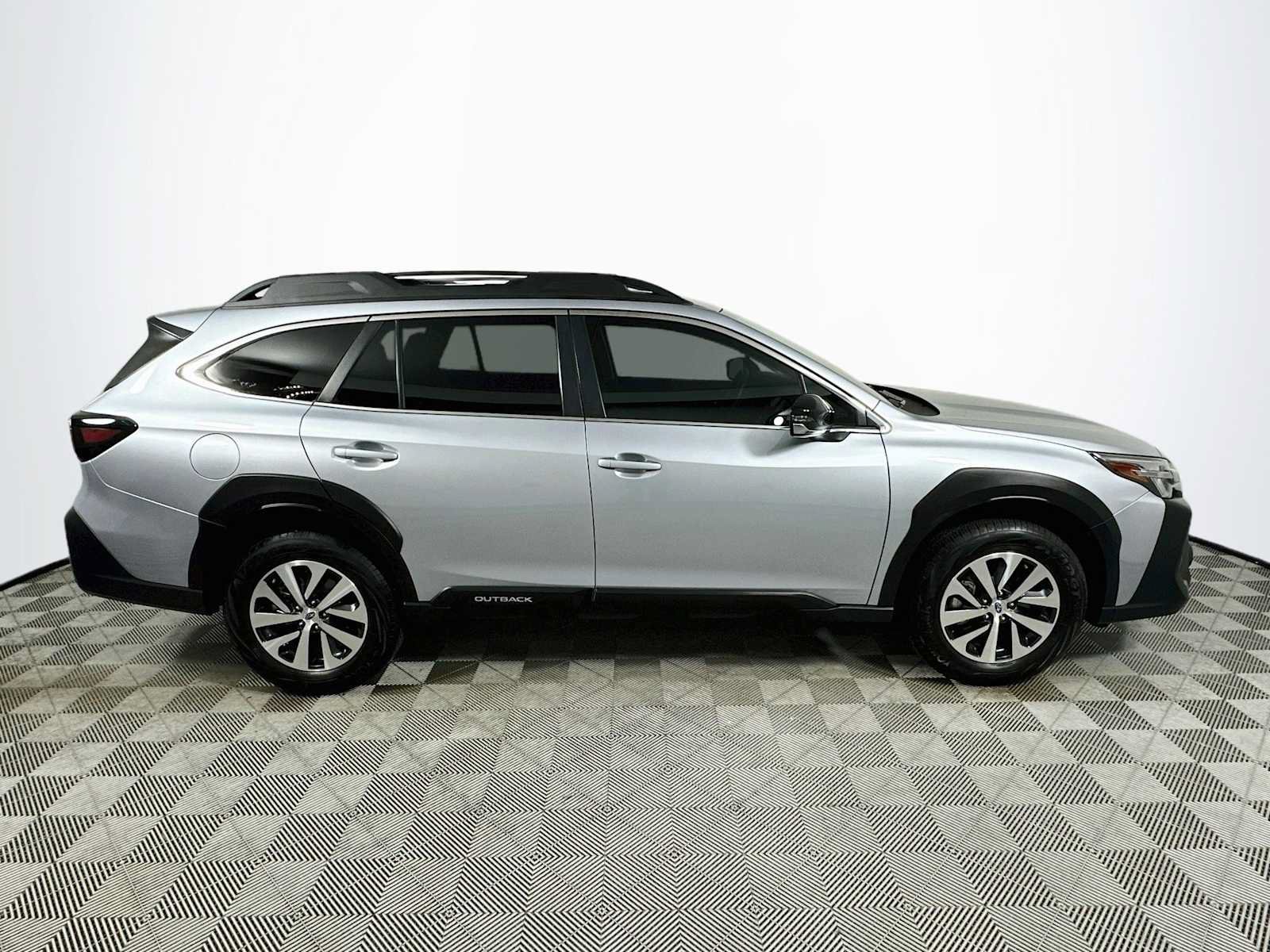 Certified 2025 Subaru Outback Premium AWD/4WD image 8